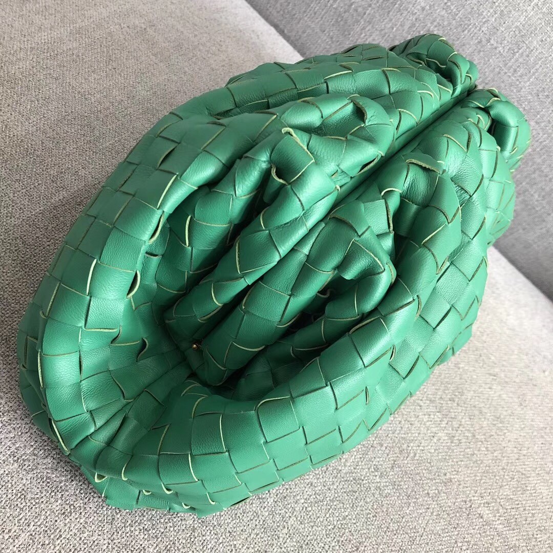 bo*te*ga Ve*ne*ta the pouch clutch in green intrecciato leather