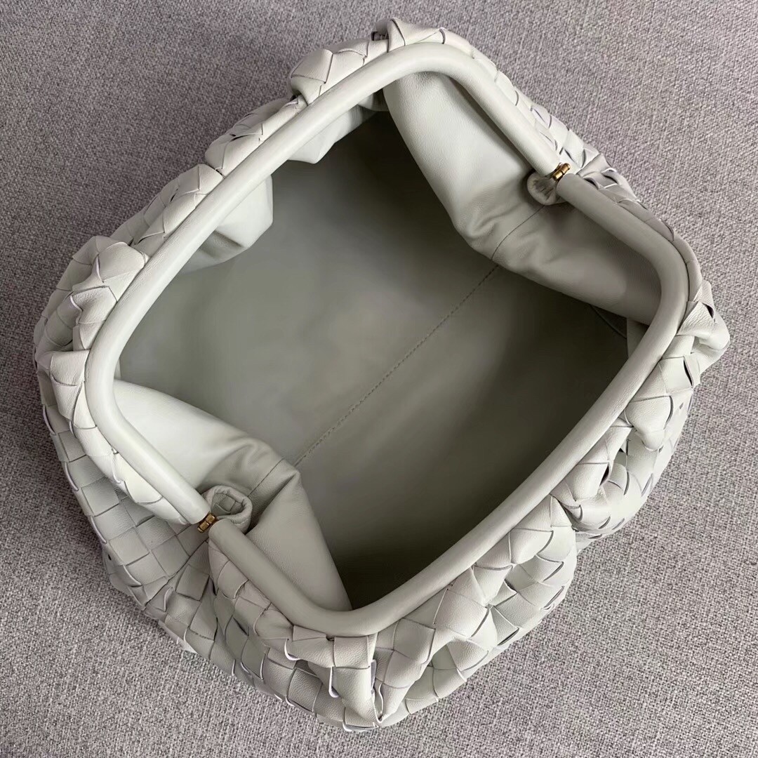 bo*te*ga Ve*ne*ta the pouch clutch in plaster intrecciato leather