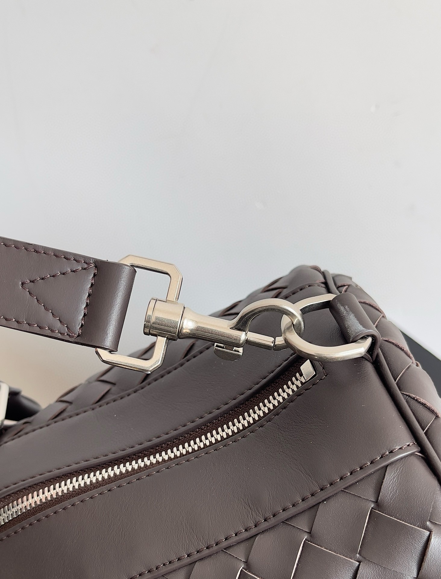 bo*te*ga Ve*ne*ta medium duffle bag in fondant intrecciato calfskin