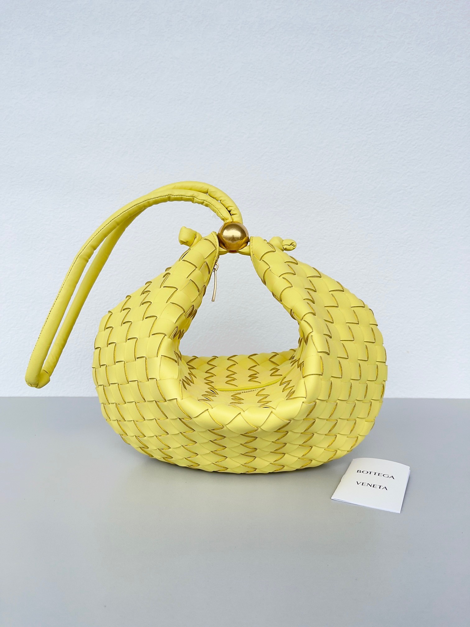 bo*te*ga Ve*ne*ta turn bag in yellow intrecciato lambskin