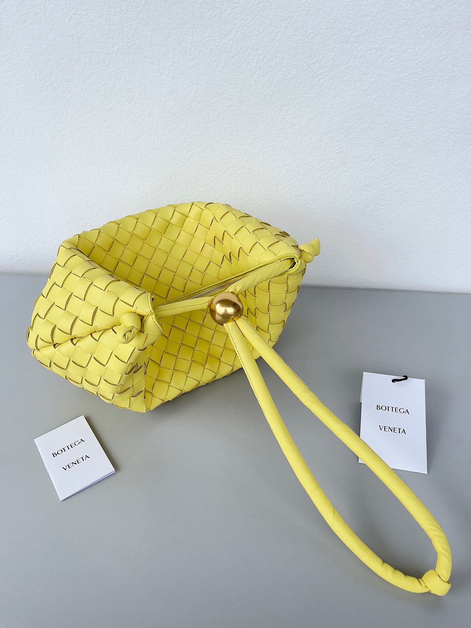 bo*te*ga Ve*ne*ta turn bag in yellow intrecciato lambskin