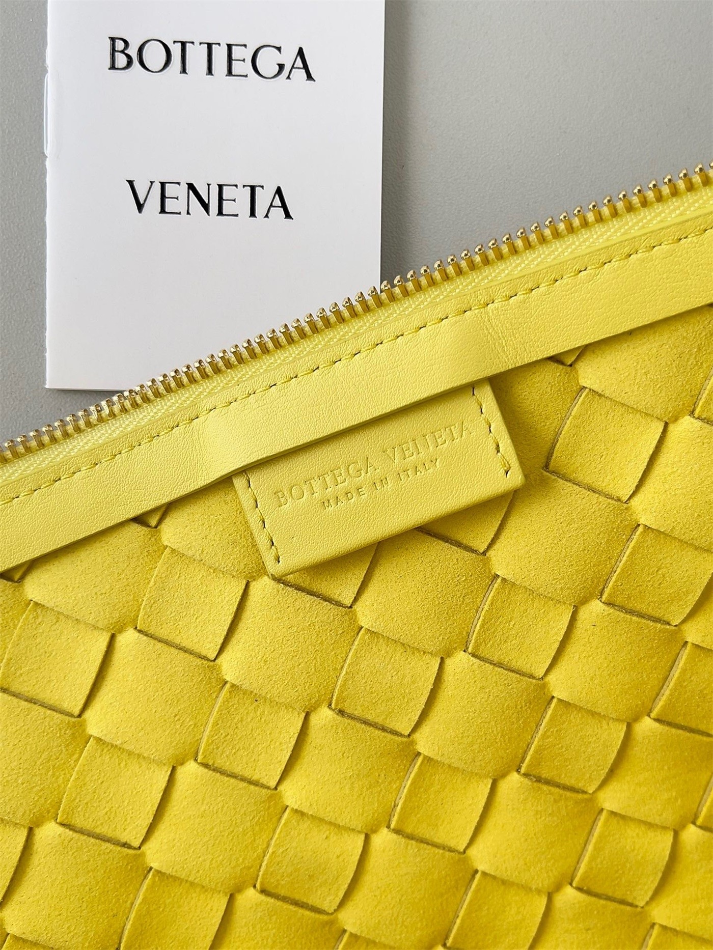 bo*te*ga Ve*ne*ta turn bag in yellow intrecciato lambskin