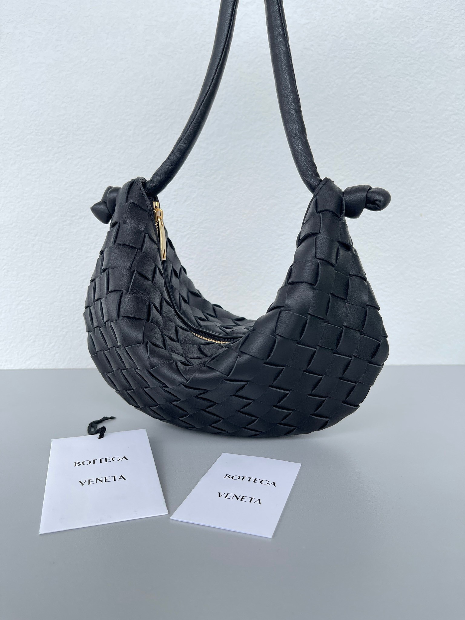 bo*te*ga Ve*ne*ta turn bag in black intrecciato lambskin