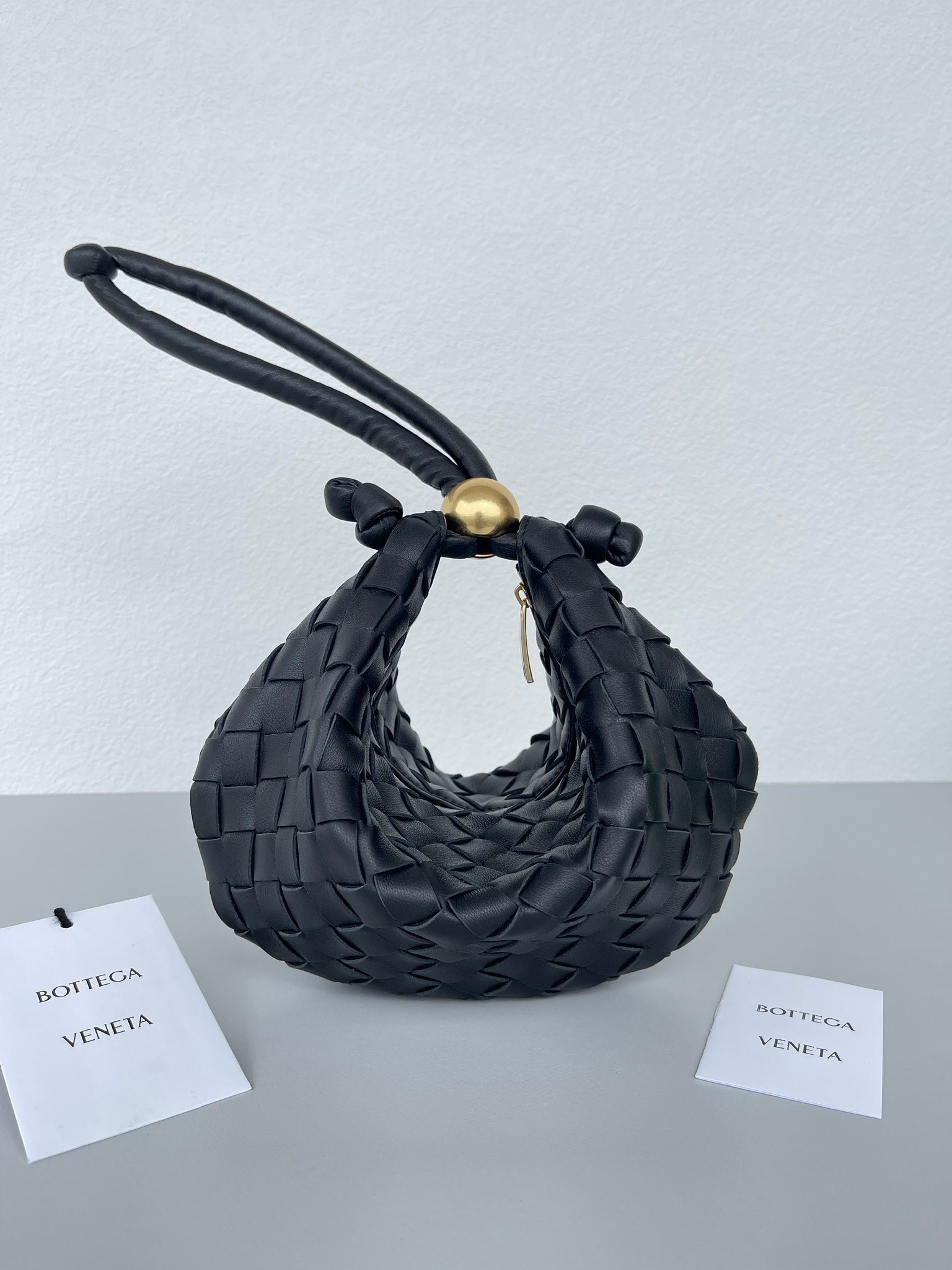 bo*te*ga Ve*ne*ta turn bag in black intrecciato lambskin