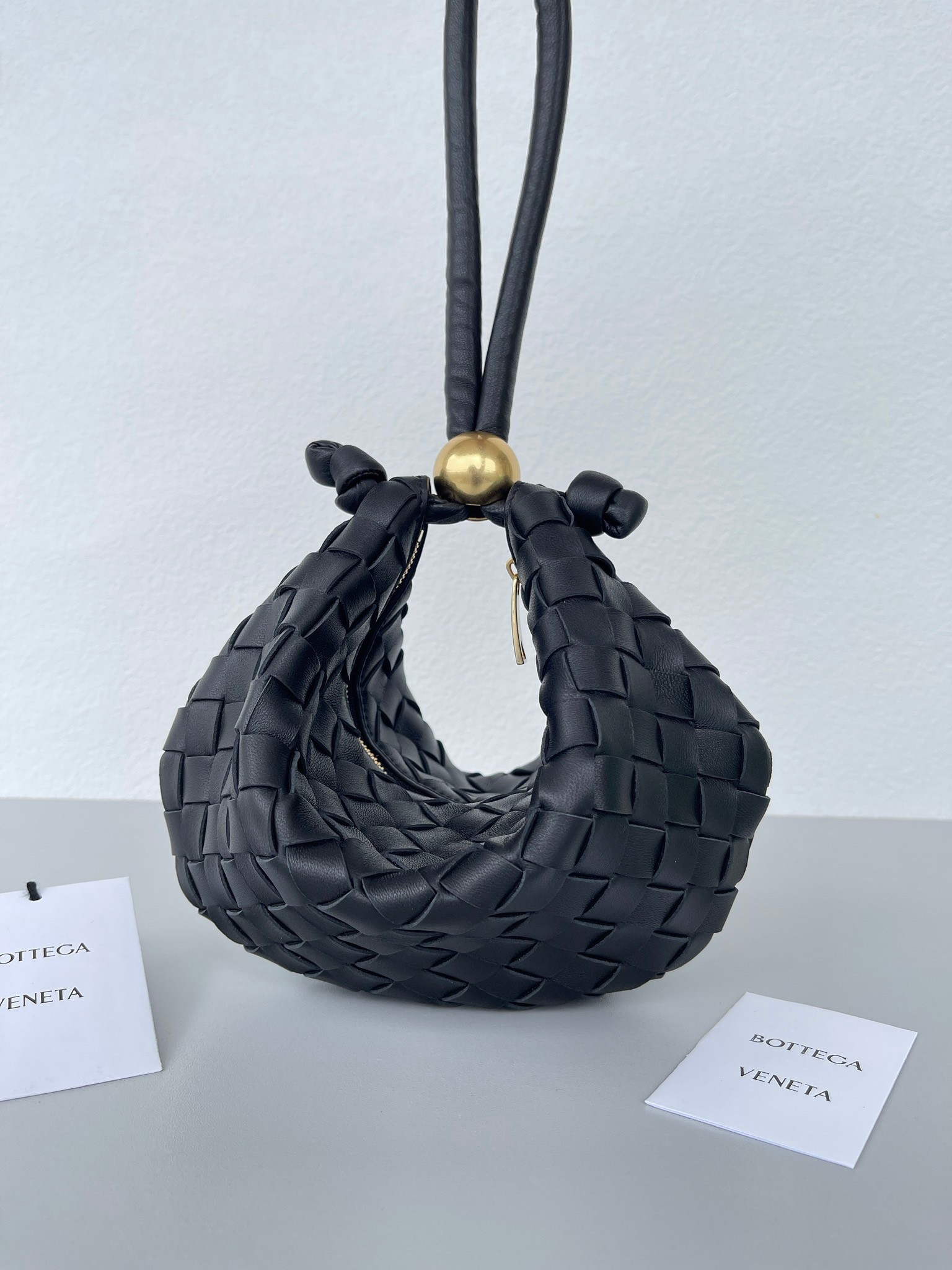 bo*te*ga Ve*ne*ta turn bag in black intrecciato lambskin