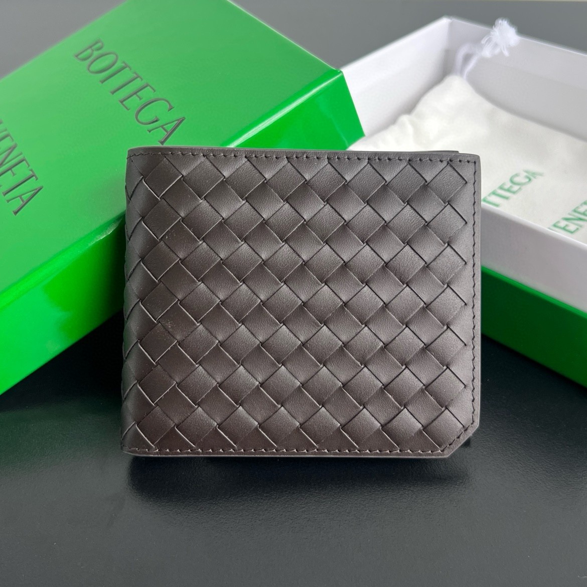 bo*te*ga Ve*ne*ta bi-fold wallet with coin purse in fondant intrecciato calfskin