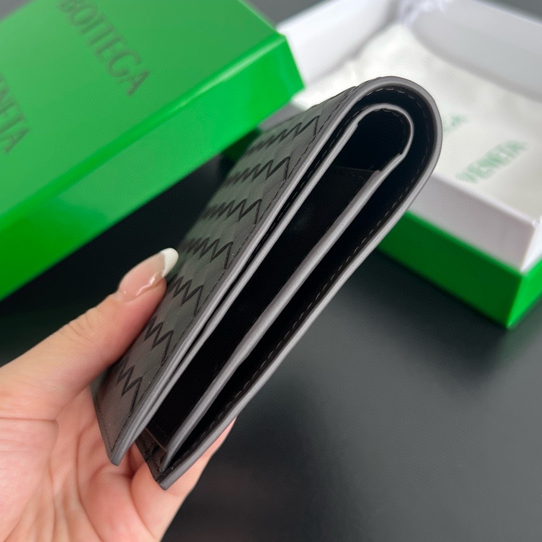 bo*te*ga Ve*ne*ta bi-fold wallet with coin purse in fondant intrecciato calfskin