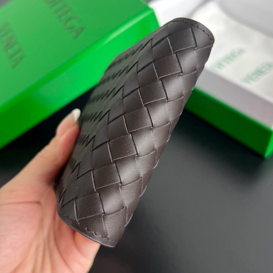 bo*te*ga Ve*ne*ta bi-fold wallet with coin purse in fondant intrecciato calfskin