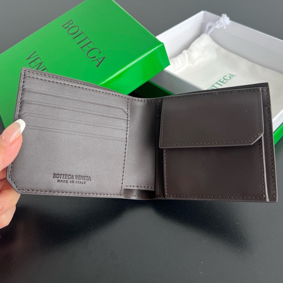 bo*te*ga Ve*ne*ta bi-fold wallet with coin purse in fondant intrecciato calfskin
