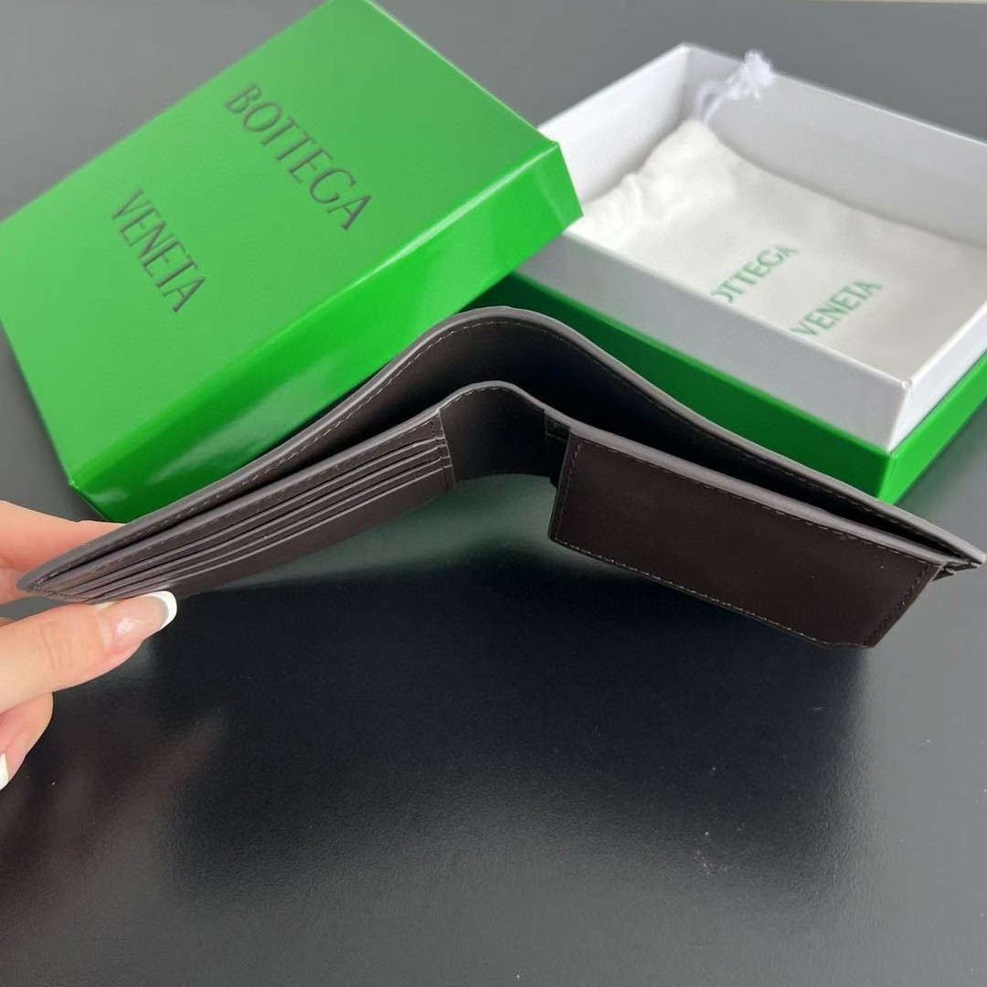bo*te*ga Ve*ne*ta bi-fold wallet with coin purse in fondant intrecciato calfskin