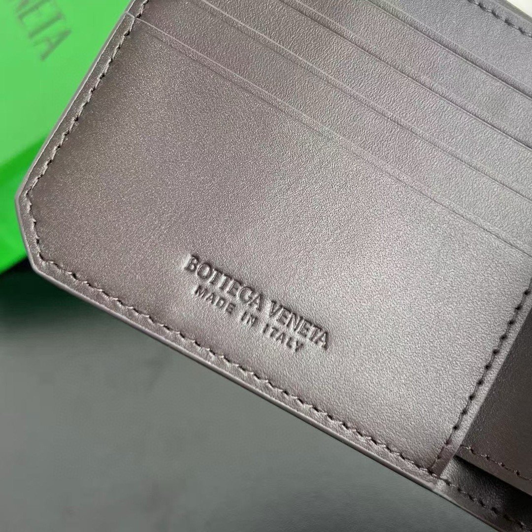 bo*te*ga Ve*ne*ta bi-fold wallet with coin purse in fondant intrecciato calfskin