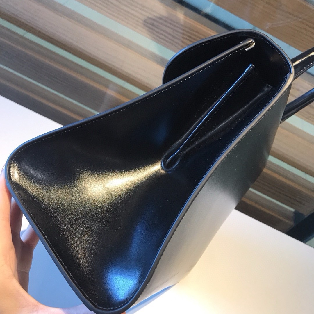 De1uavx brillant mm bag in black box calf leather