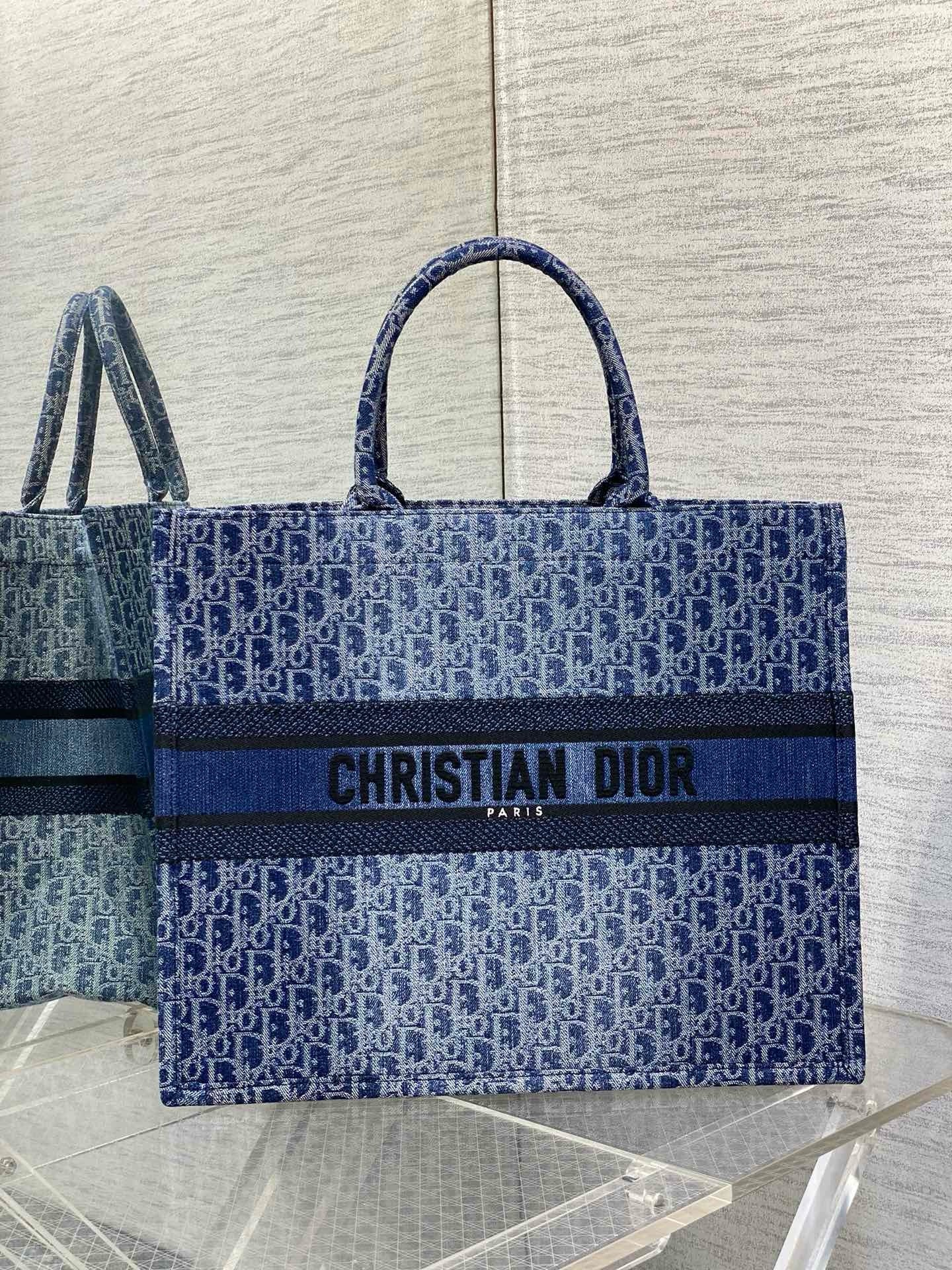 d*or medium book tote bag in blue De*1m oblique jacquard