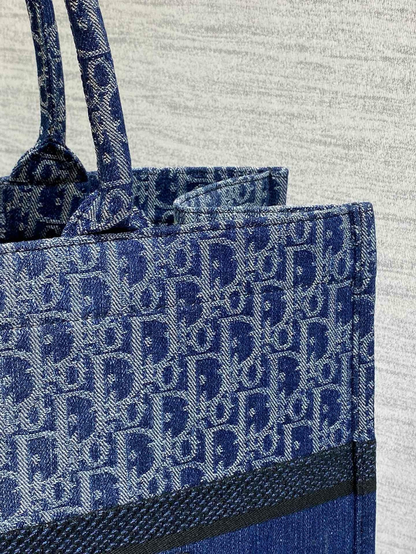d*or medium book tote bag in blue De*1m oblique jacquard