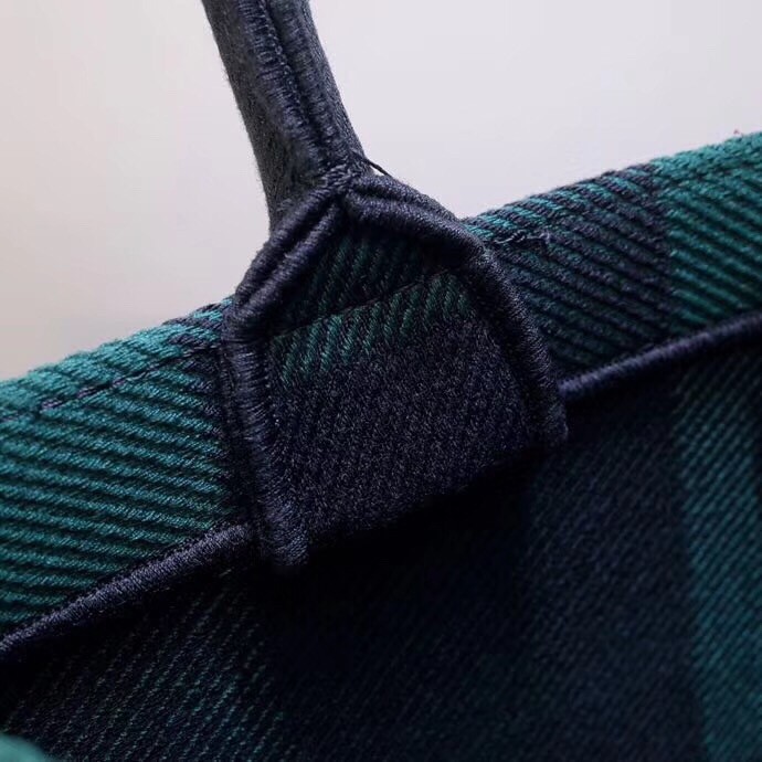 D*or book tote bag in green/black check embroidered canvas