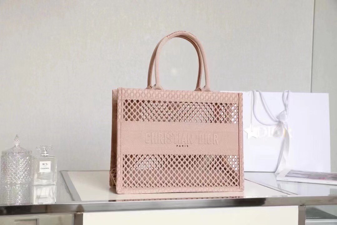 D*or book tote bag in beige mesh embroidery