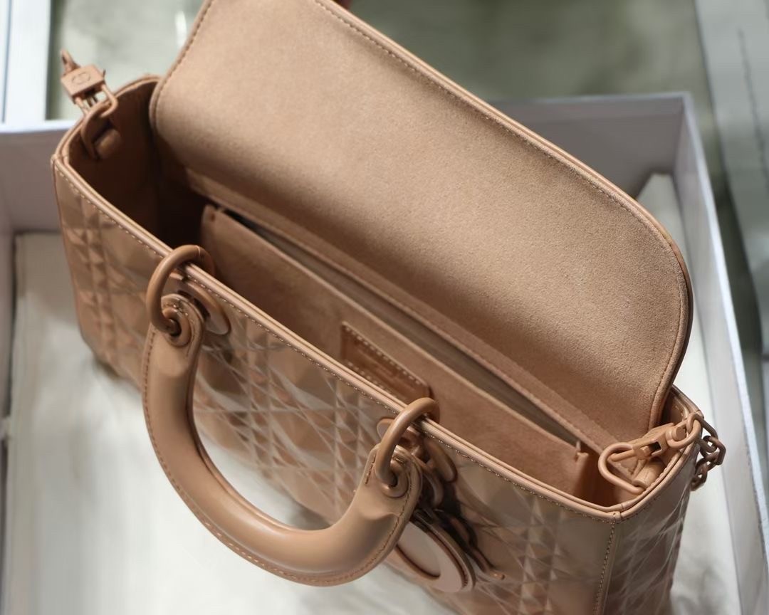 d*or lady d-joy bag in poudre calfskin with Di*m*nd motif