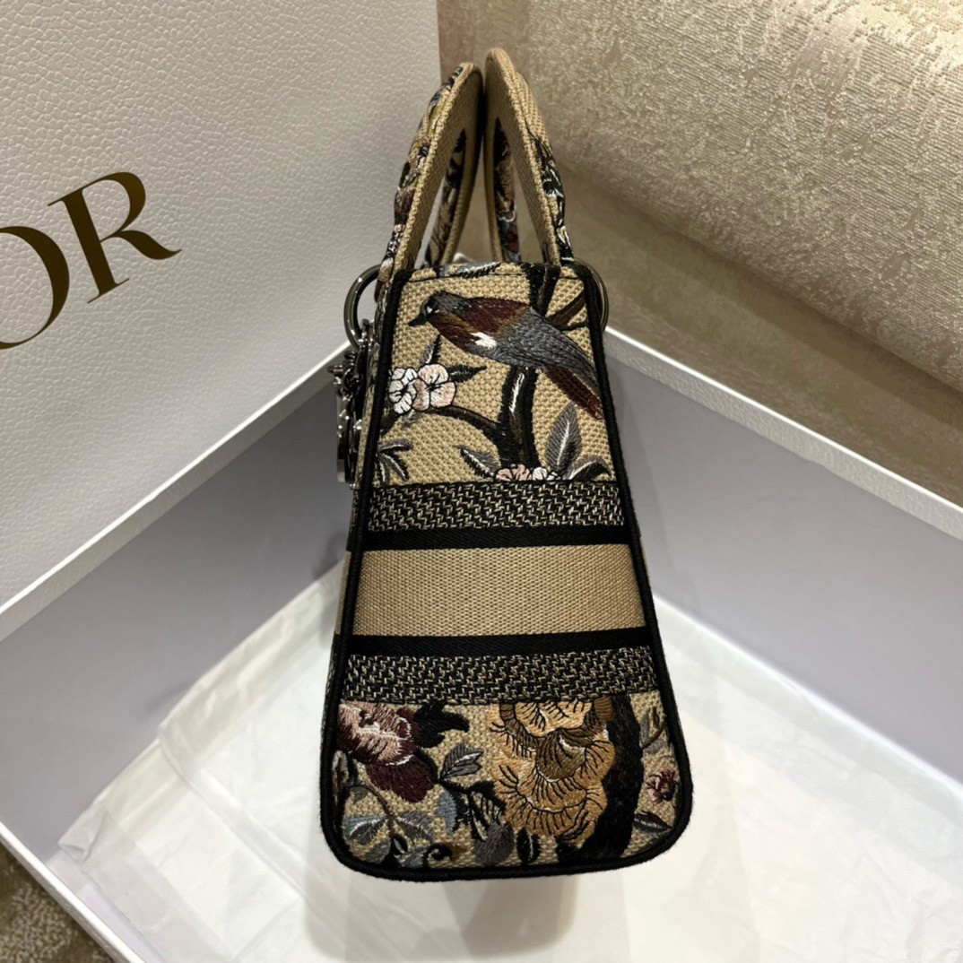 D*or medium lady d-lite bag in beige jardin d