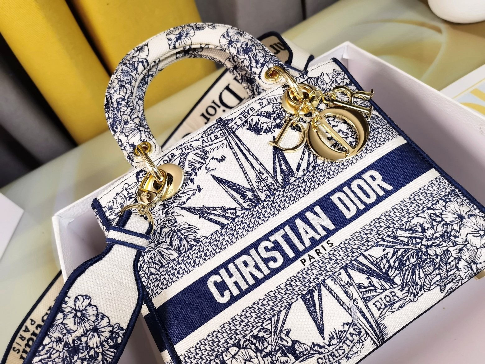 D*or medium lady d-lite bag in blue multicolor rêve d