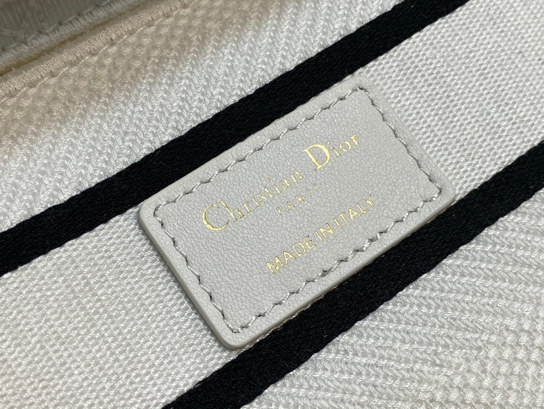 D*or medium lady d-lite bag in white cannage shearling