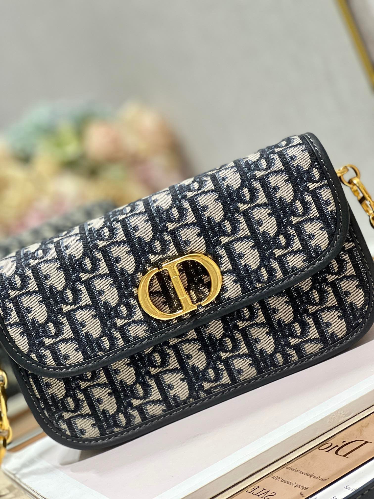 D*or 30 montaigne avenue bag in blue D*or oblique jacquard