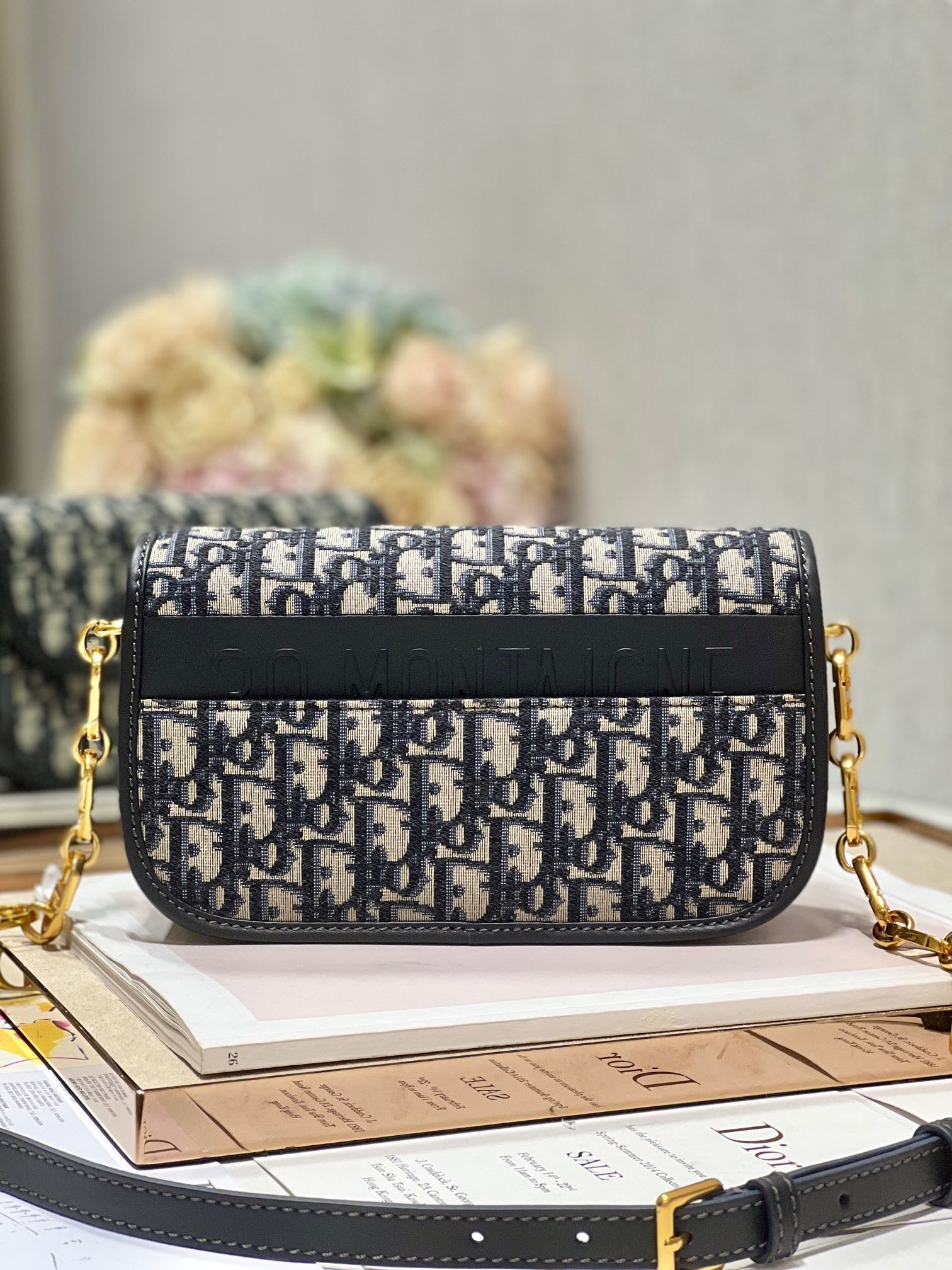 D*or 30 montaigne avenue bag in blue D*or oblique jacquard