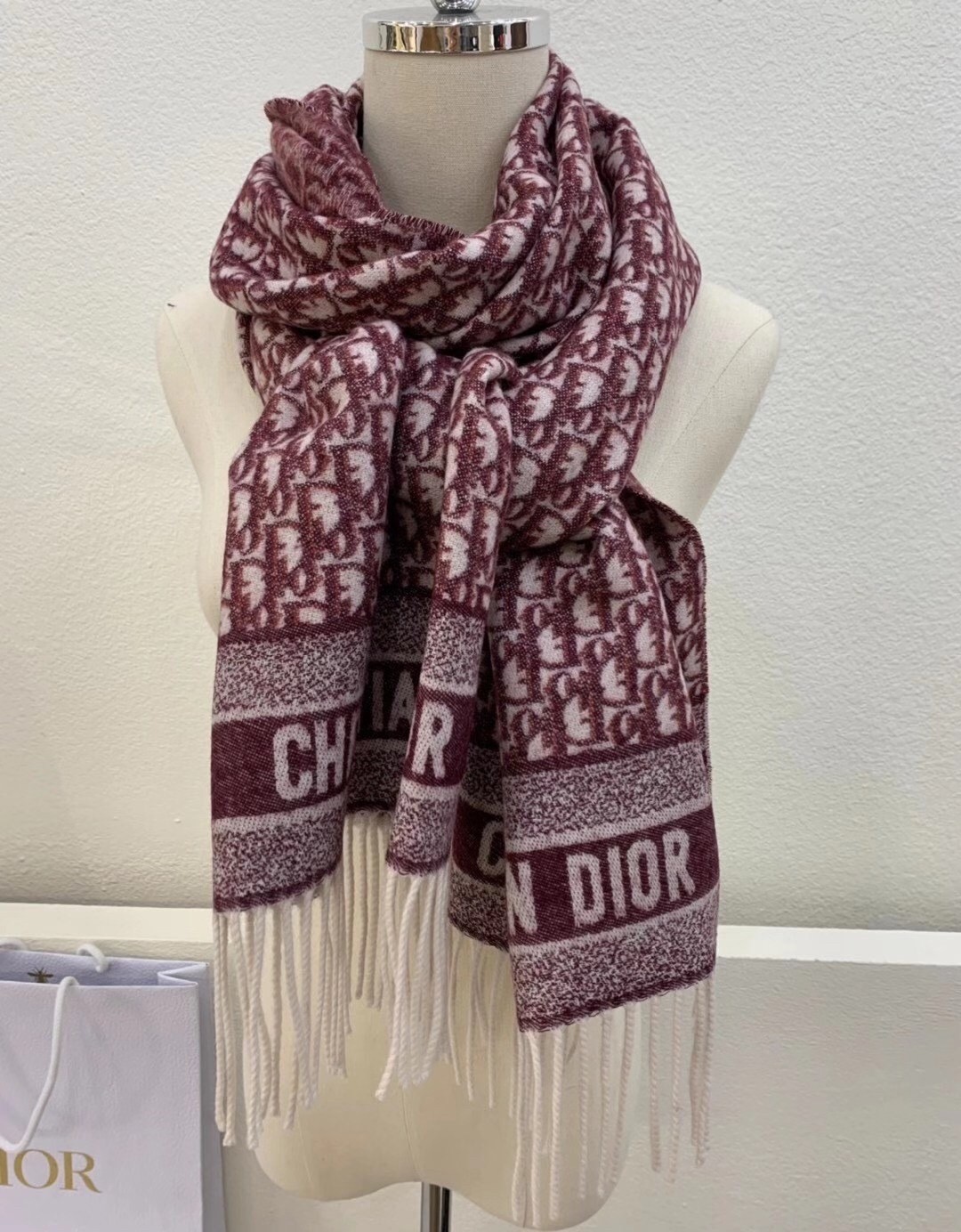 D*or oblique scarf in burgundy cashmere