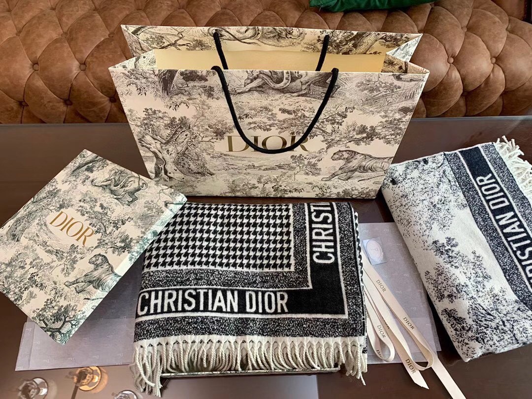 D*or 30 montaigne blanket in houndstooth cashmere and wool