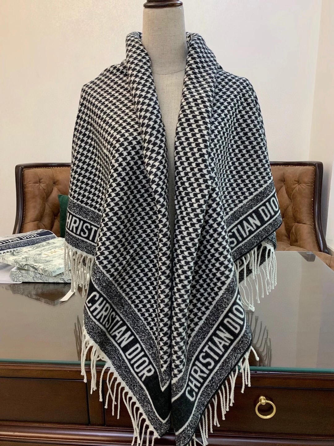 D*or 30 montaigne blanket in houndstooth cashmere and wool
