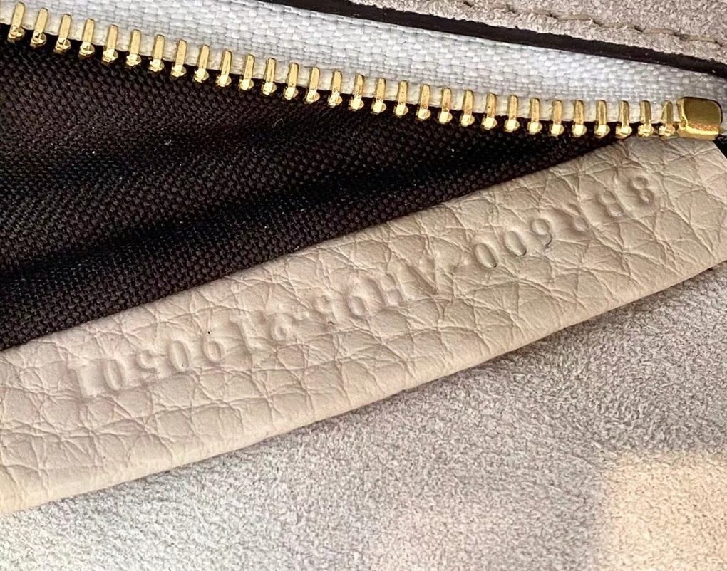 F**di medium baguette bag in white grain leather