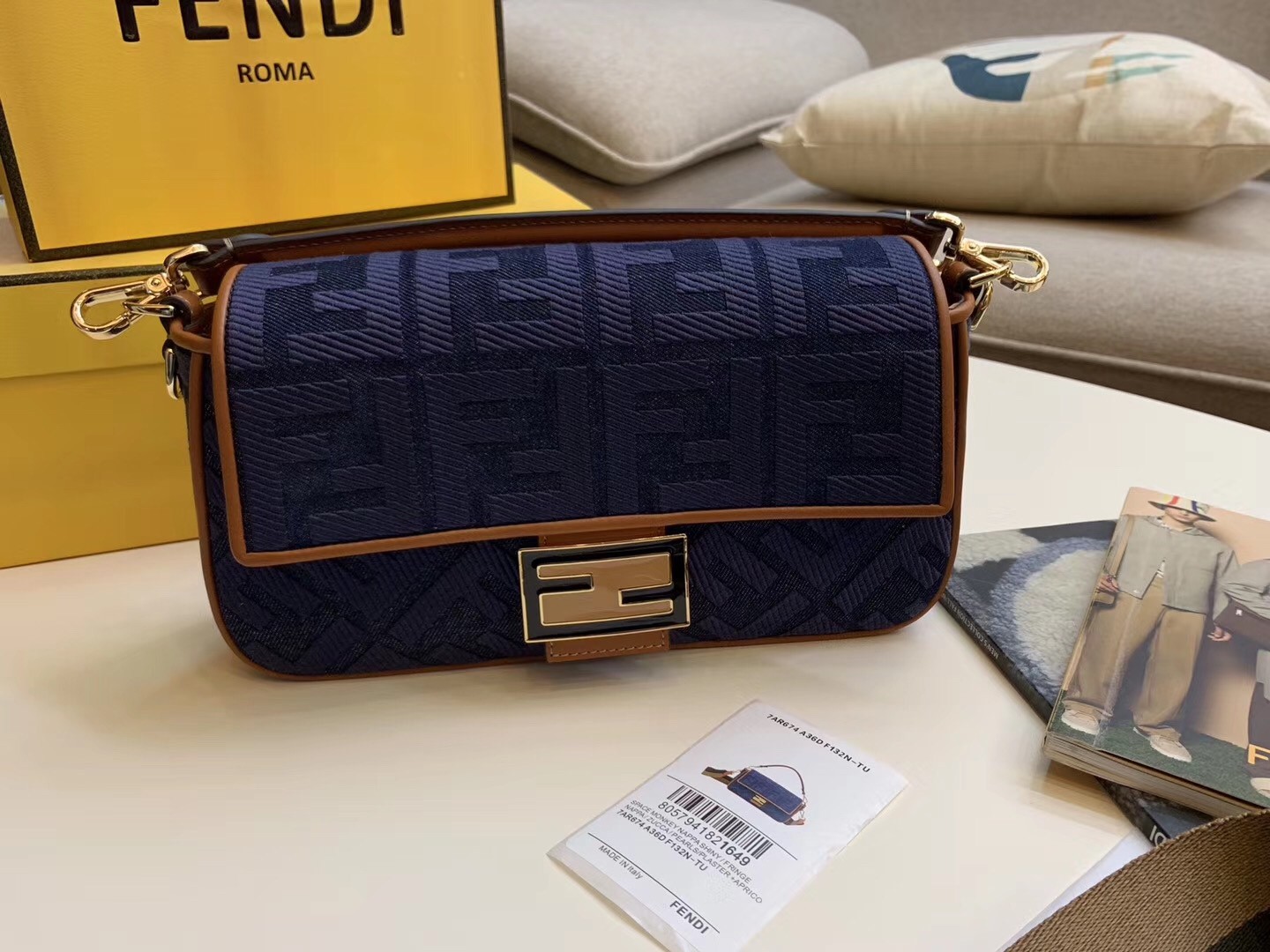 f**di baguette medium bag in blue De*1m
