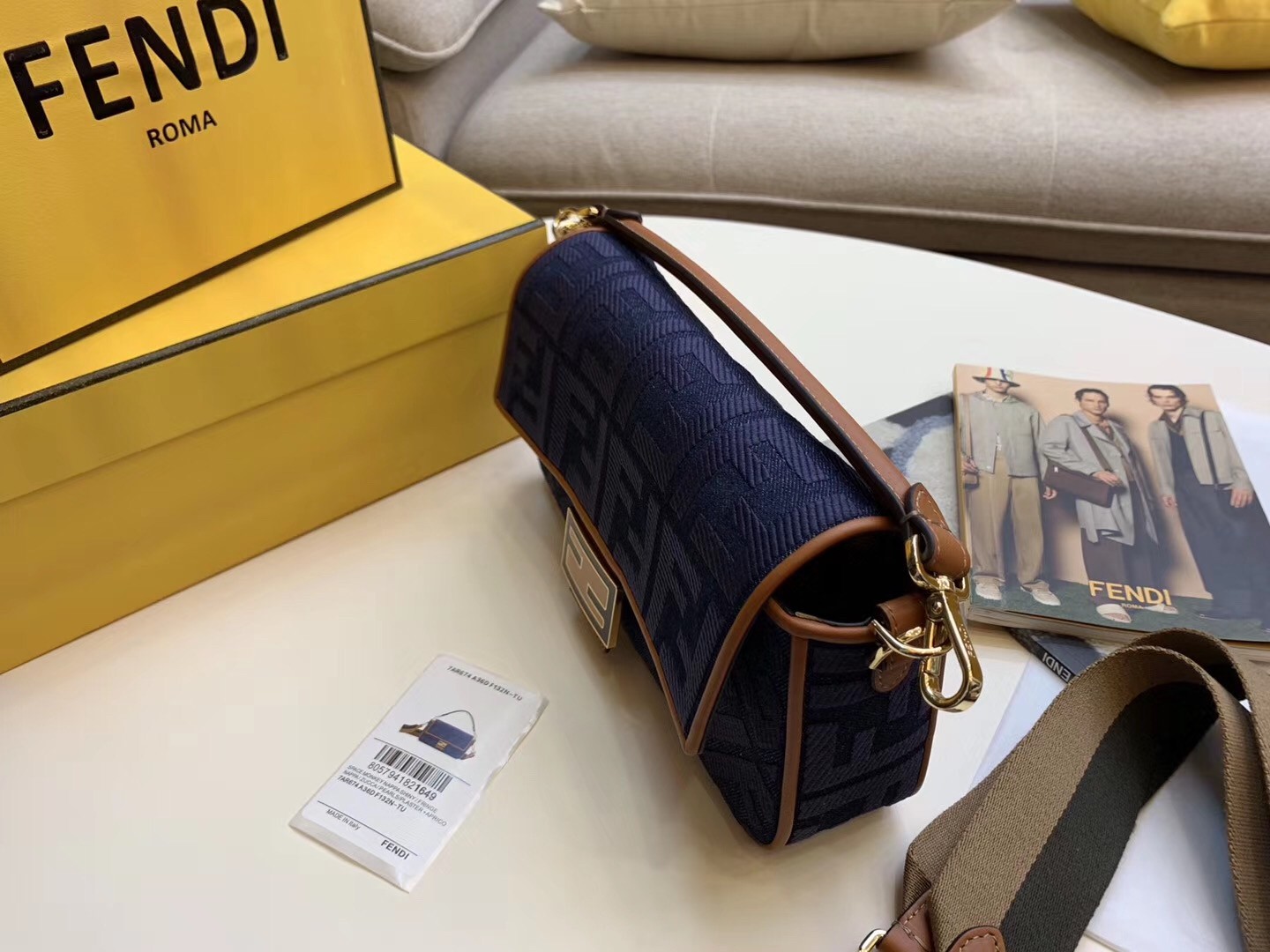 f**di baguette medium bag in blue De*1m