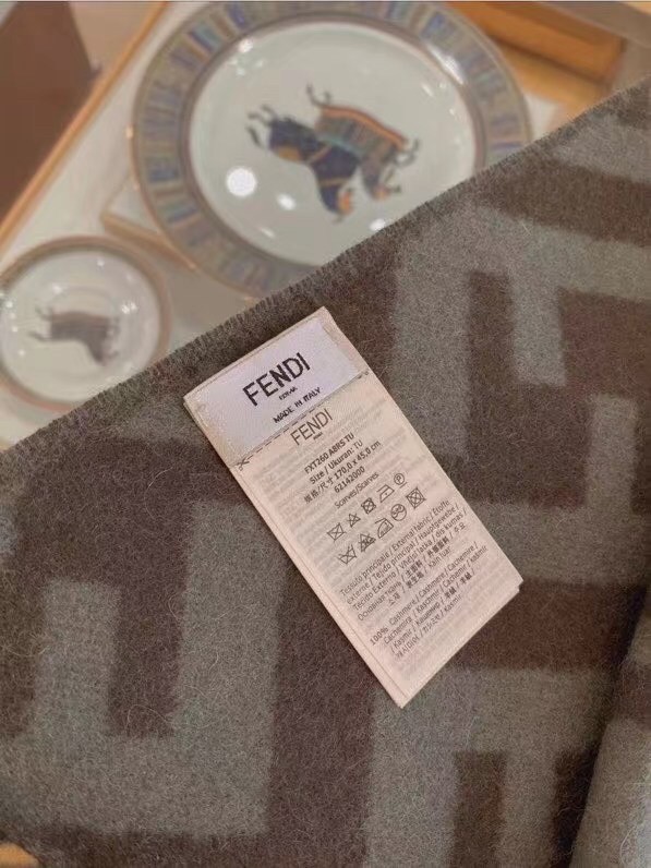 F**di green cashmere ff long scarf