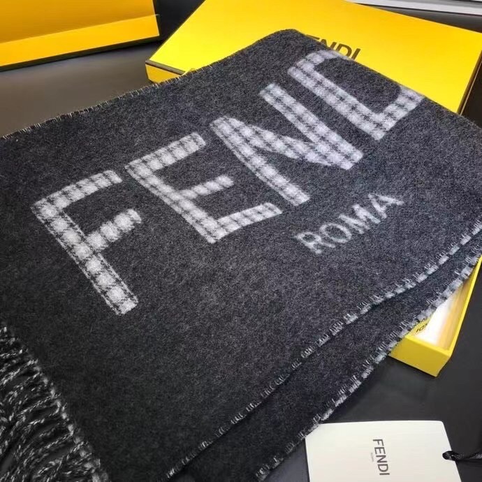 F**di scarf in grey wool and cashmere
