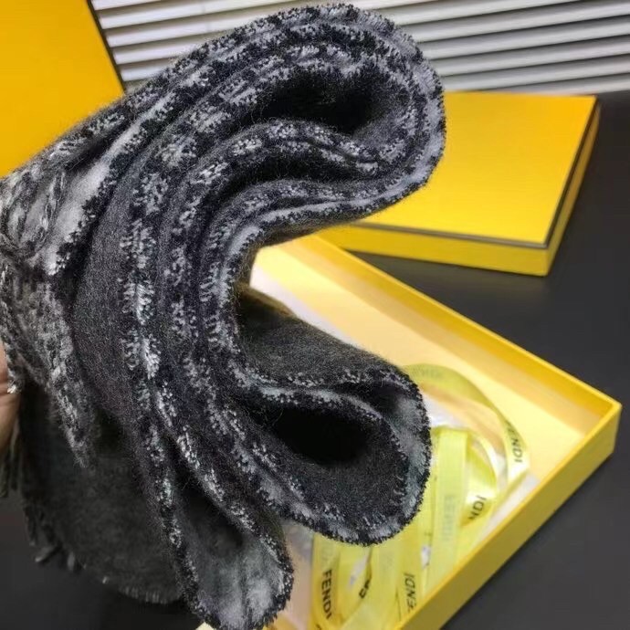 F**di scarf in grey wool and cashmere