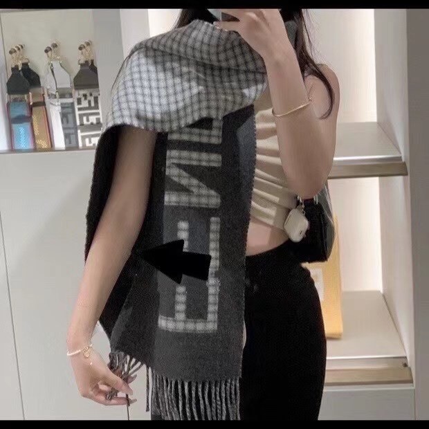 F**di scarf in grey wool and cashmere