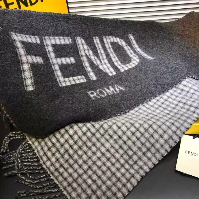 F**di scarf in grey wool and cashmere