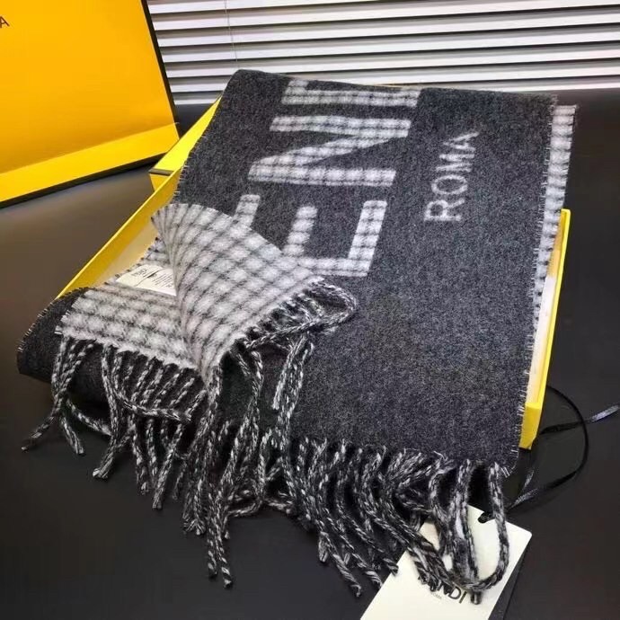 F**di scarf in grey wool and cashmere
