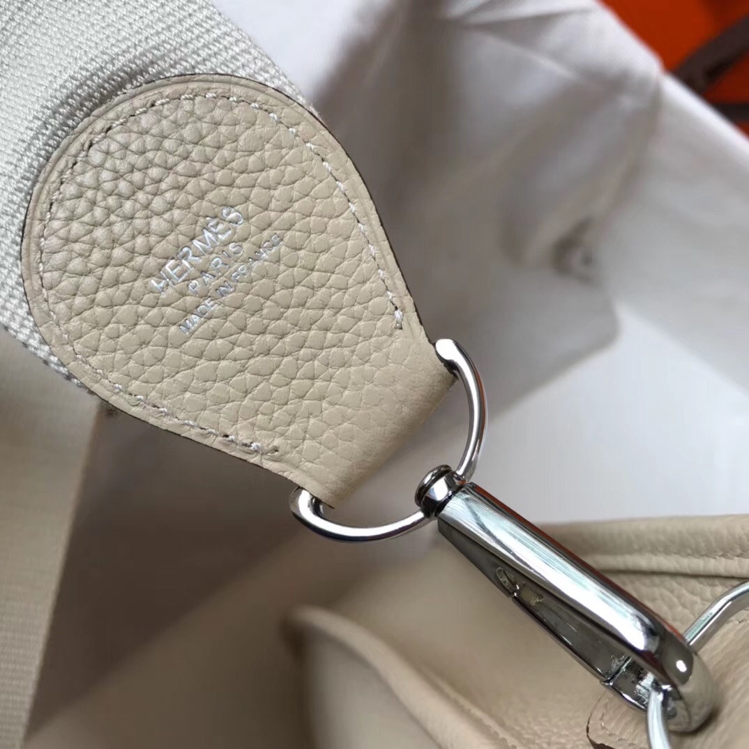 H**mes evelyne iii 29 pm bag in craie clemence leather
