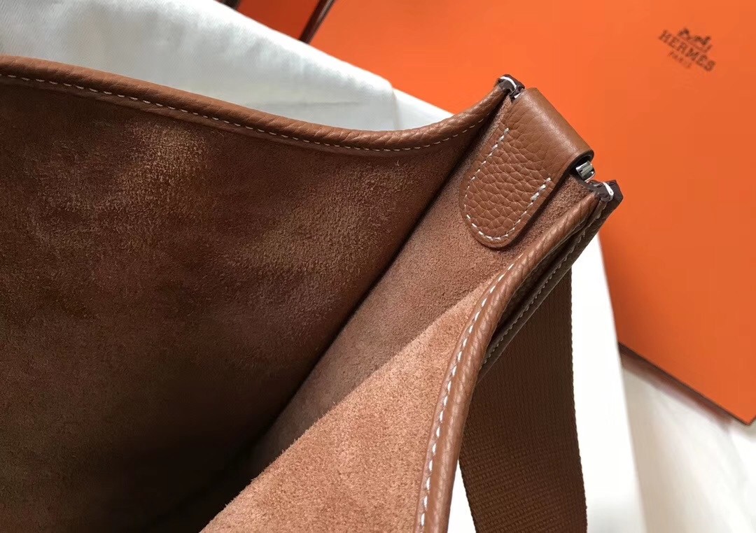 H**mes evelyne iii 29 pm bag in gold clemence leather