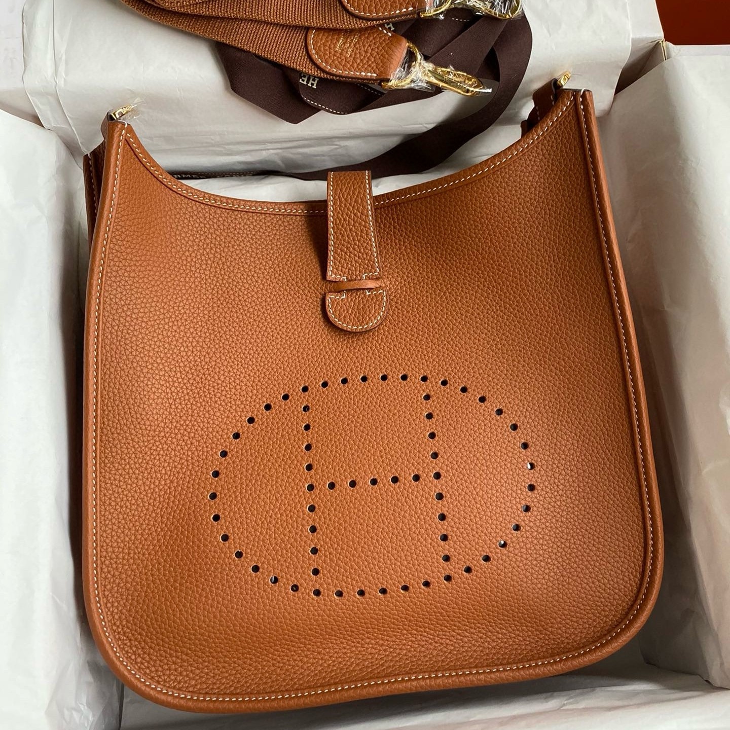 H**mes evelyne iii pm 29 handmade bag in gold clemence leather