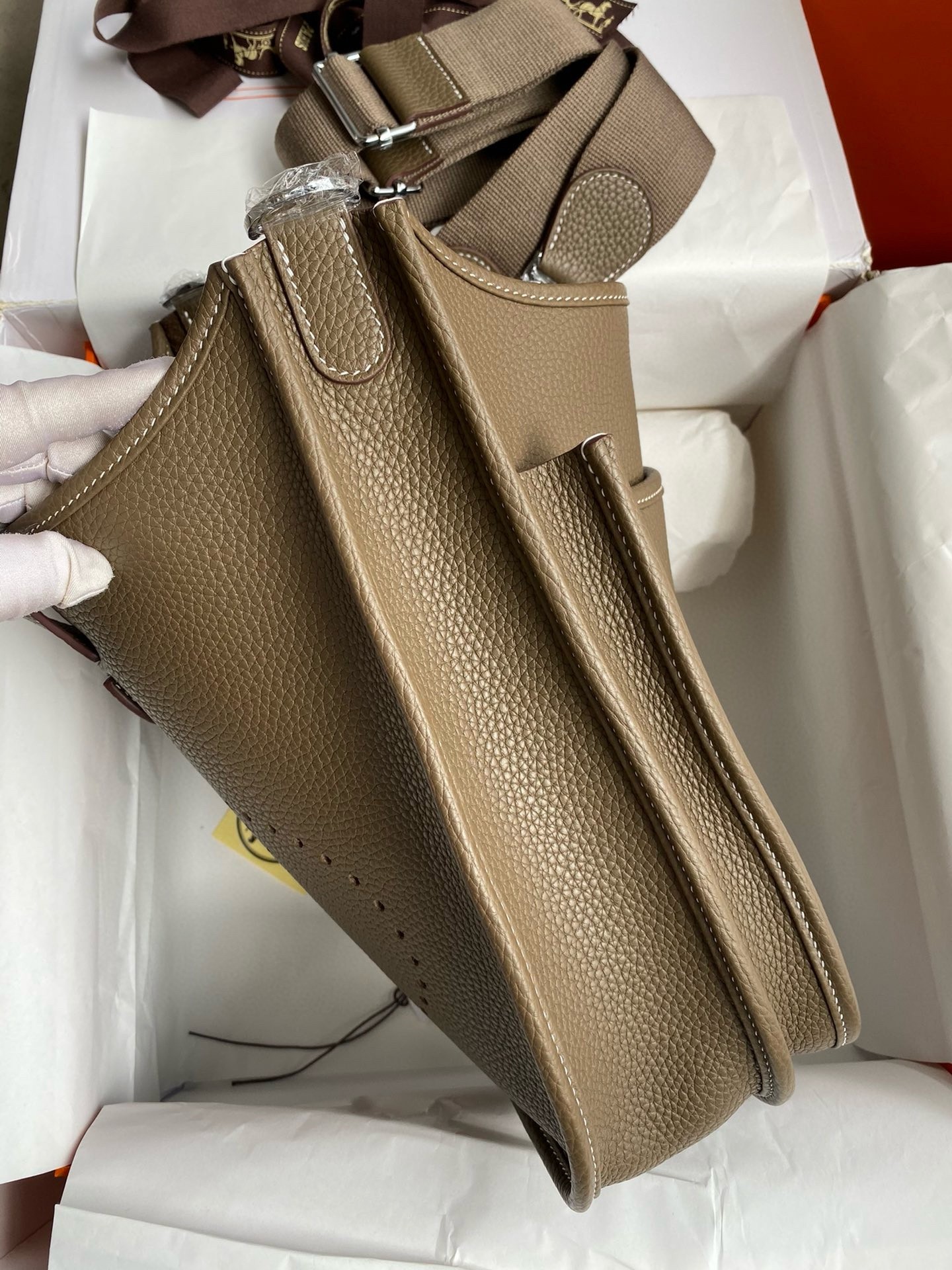 H**mes evelyne iii pm 29 handmade bag in taupe clemence leather