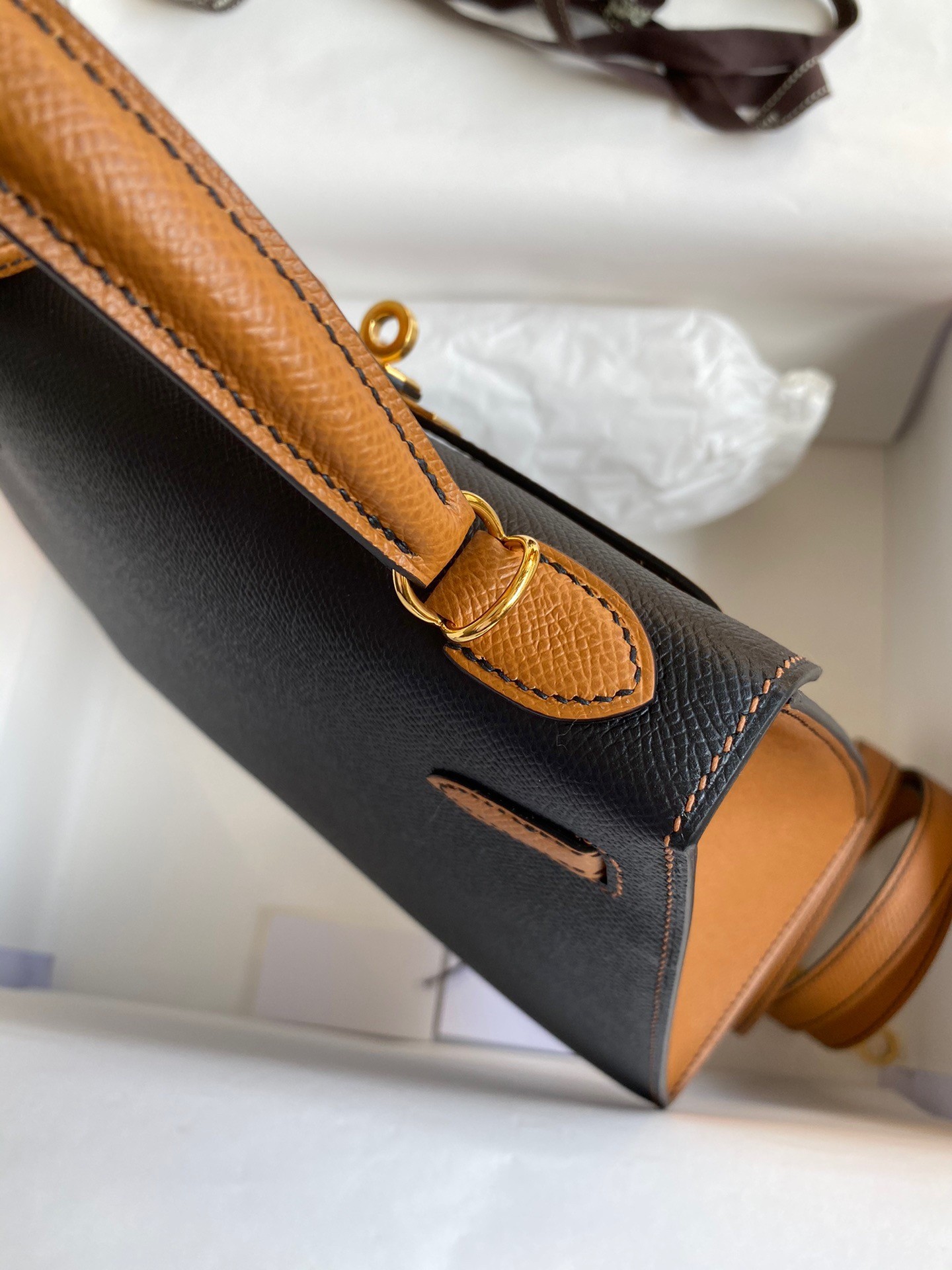 H**mes kelly sellier 25 bicolor bag in black and gold epsom calfskin