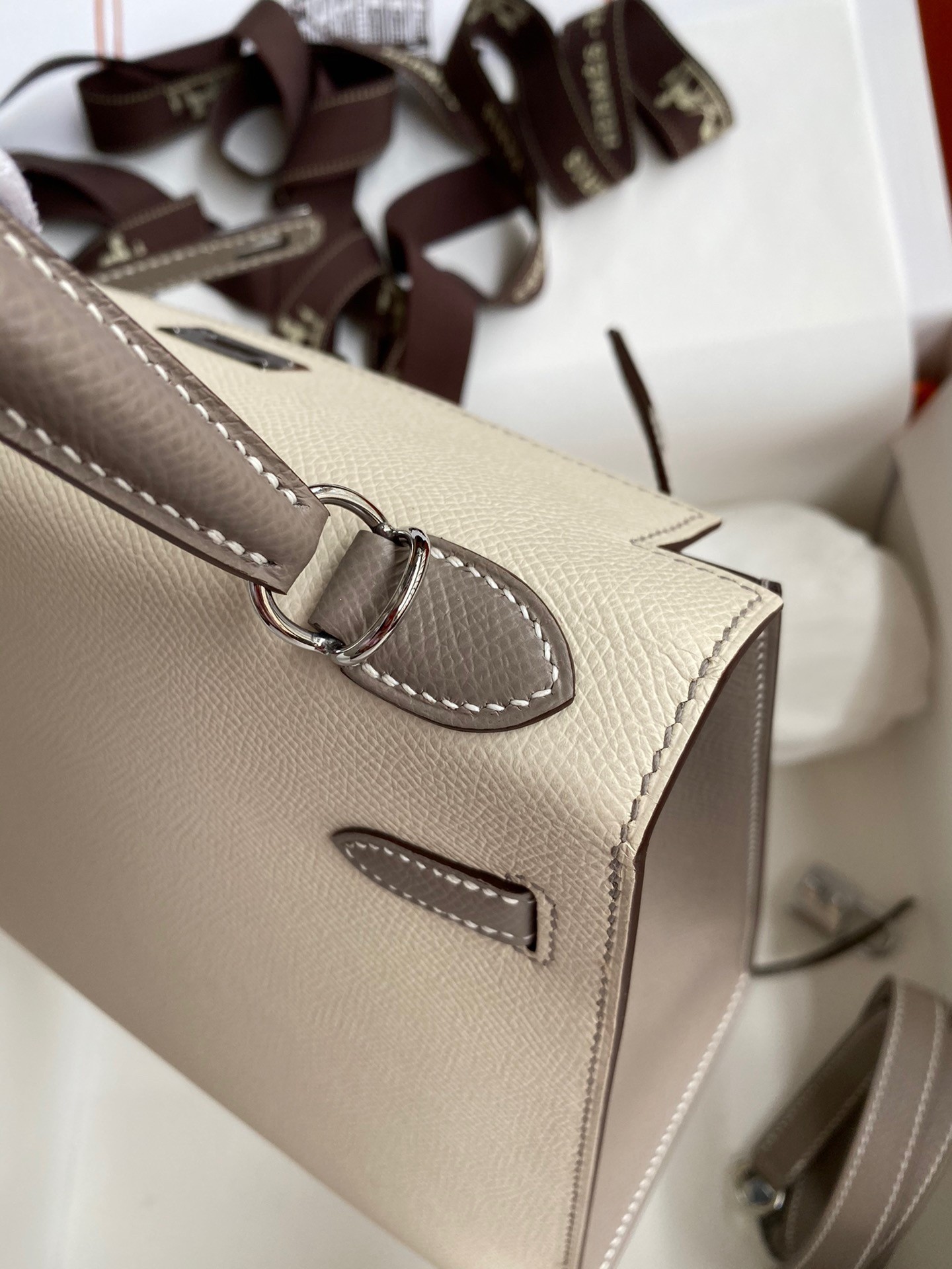 H**mes kelly sellier 25 bicolor bag in craie and gris asphalt epsom calfskin