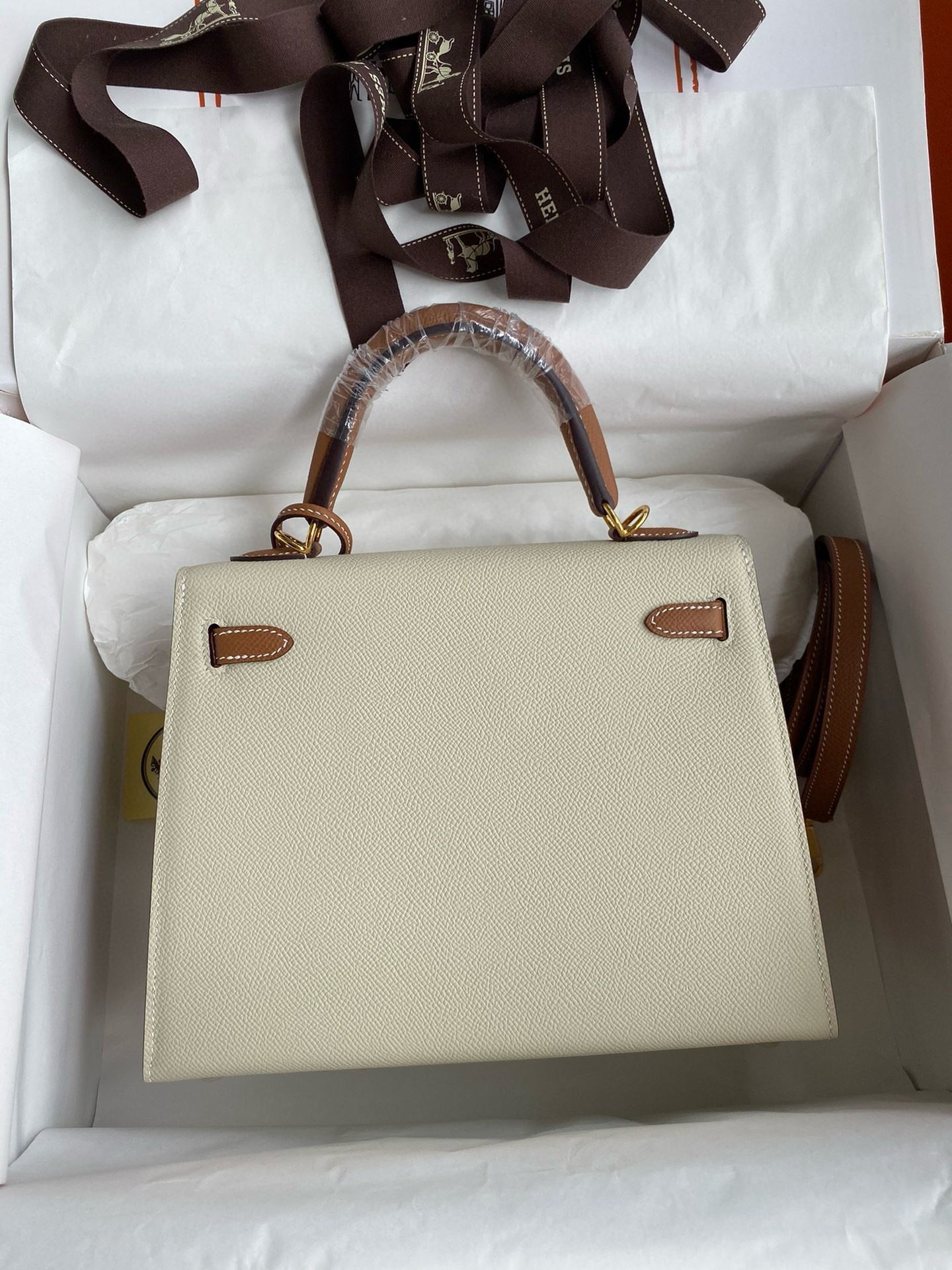 H**mes hss kelly sellier 25 bicolor bag in craie and gold epsom calfskin