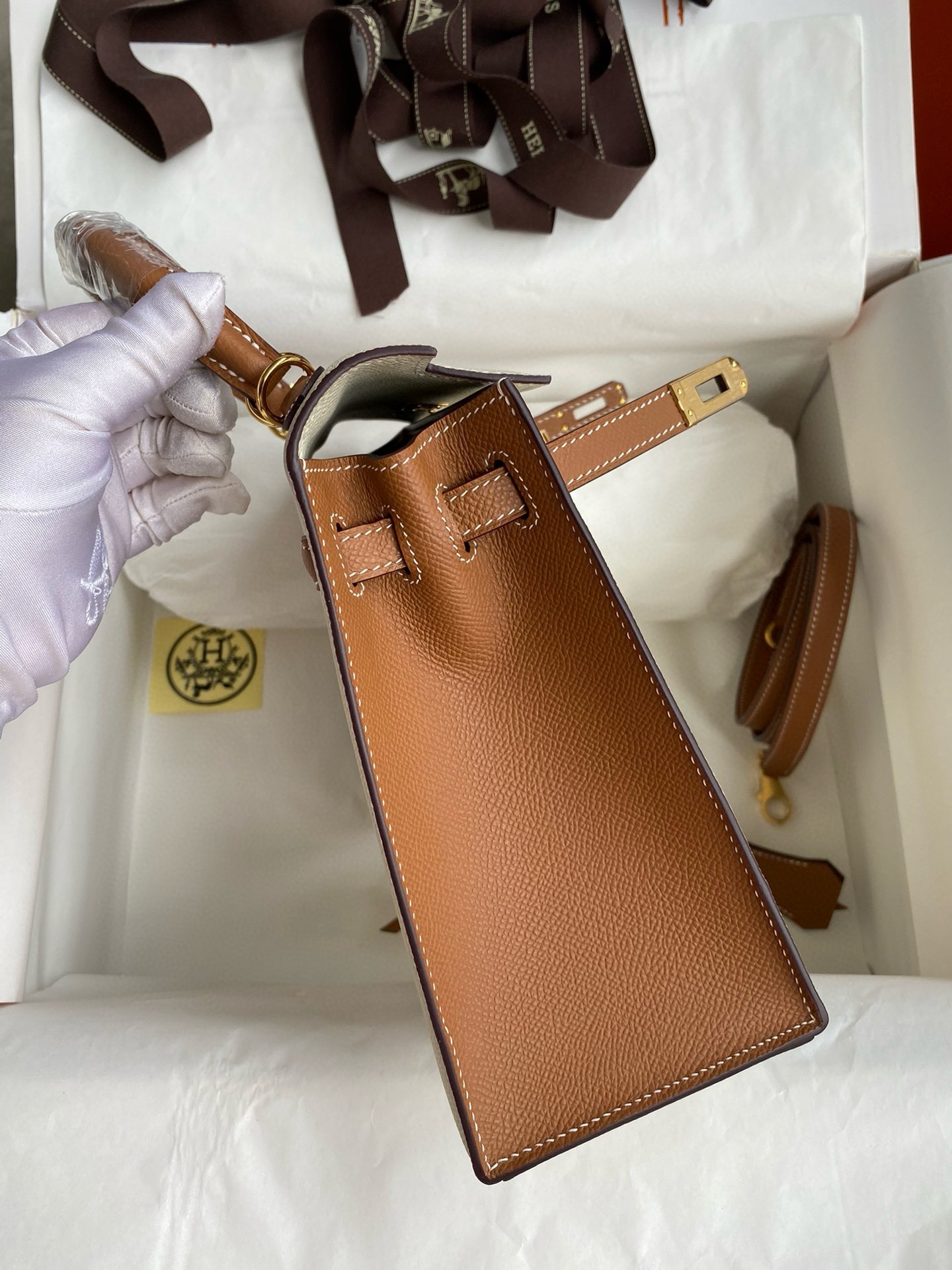 H**mes hss kelly sellier 25 bicolor bag in craie and gold epsom calfskin