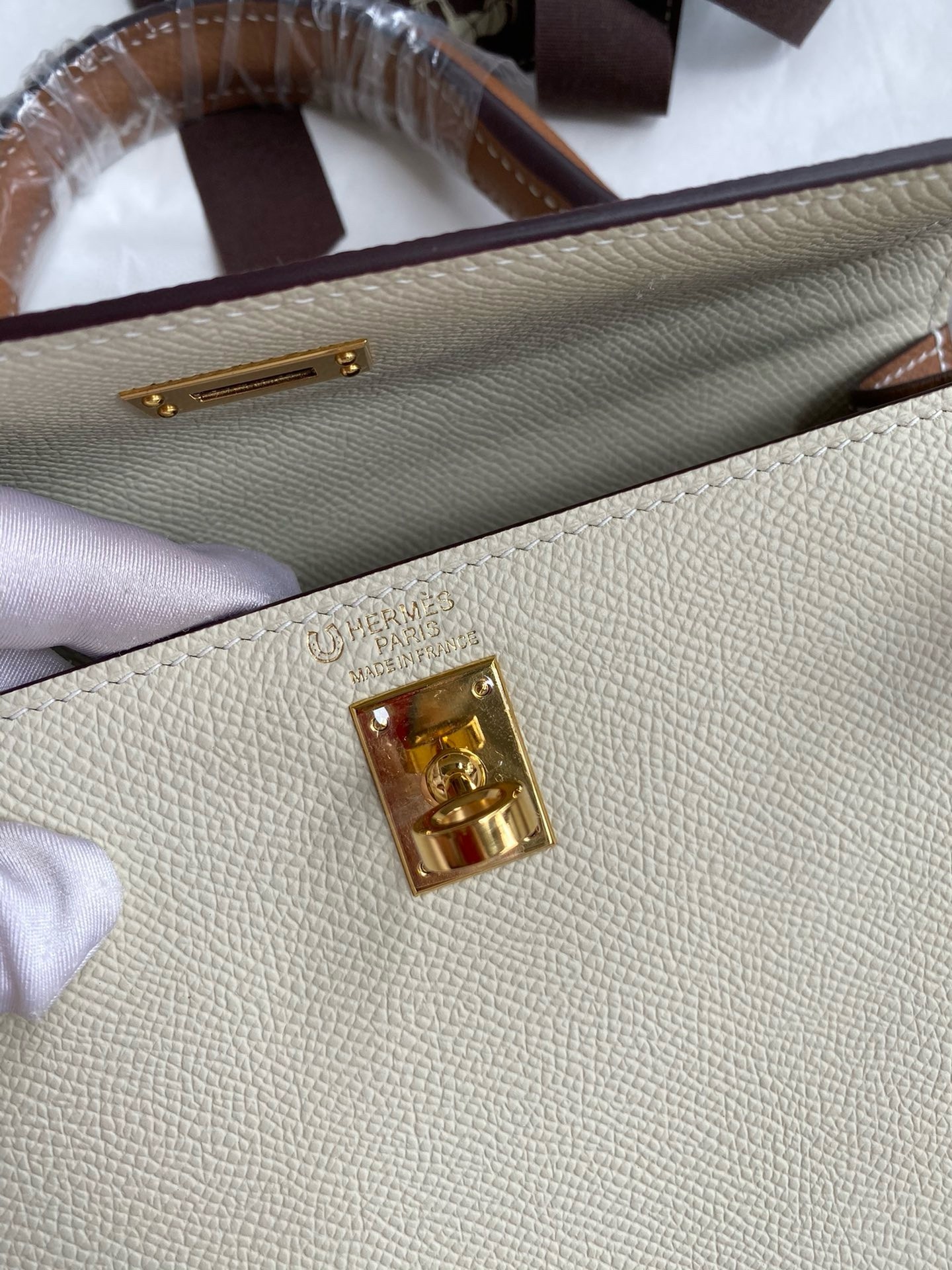 H**mes hss kelly sellier 25 bicolor bag in craie and gold epsom calfskin
