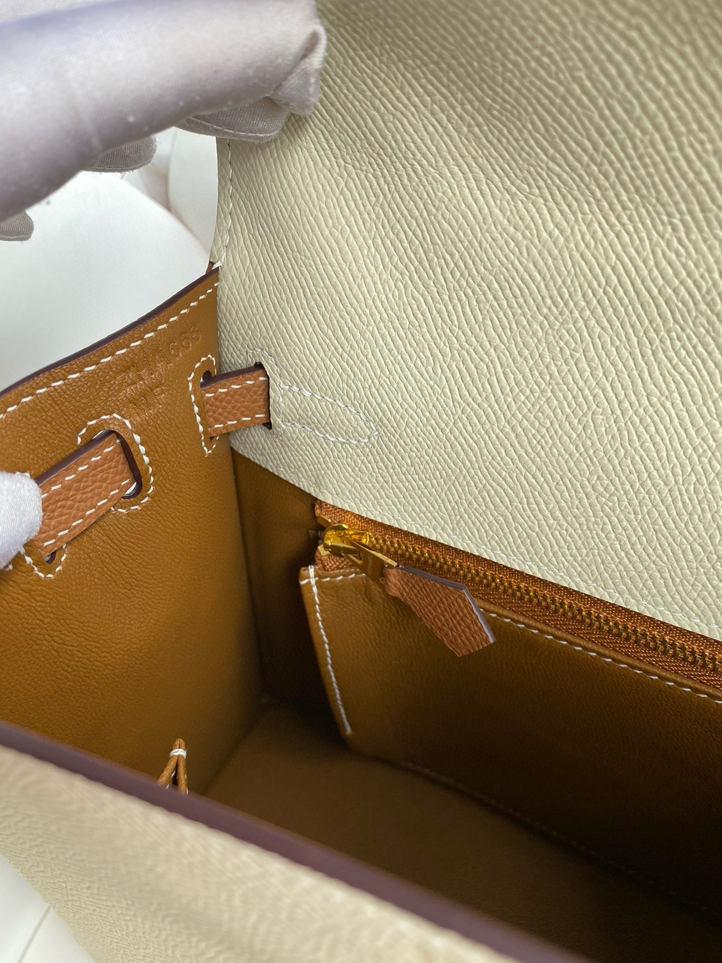 H**mes hss kelly sellier 25 bicolor bag in craie and gold epsom calfskin