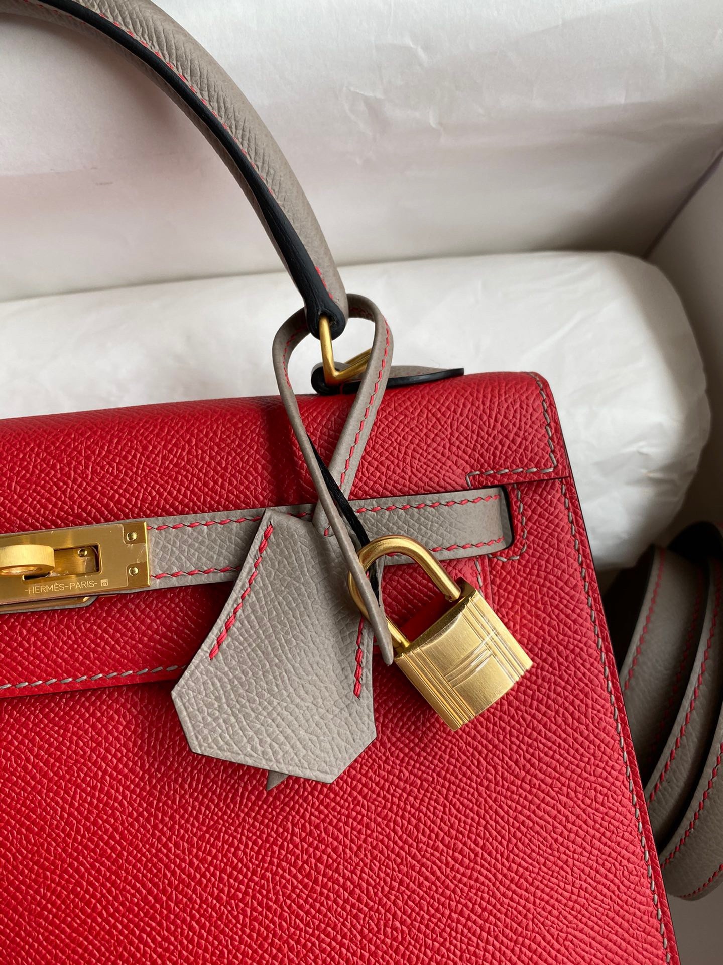 H**mes kelly sellier 25 bicolor bag in red and etain epsom calfskin