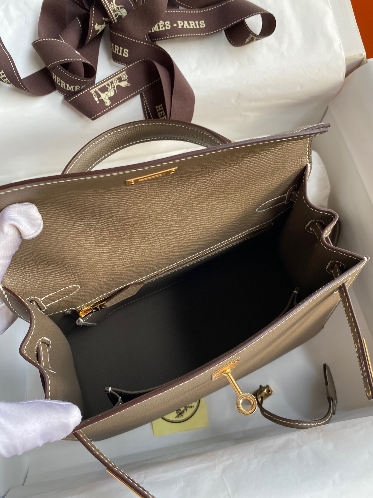 H**mes kelly sellier 25 handmade bag in taupe epsom calfskin